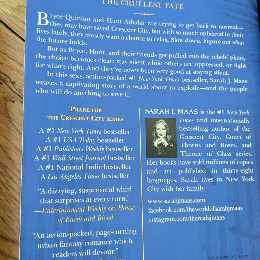 Sarah J. Maas 3 Book Set - Crescent City - Picture 3 of 8